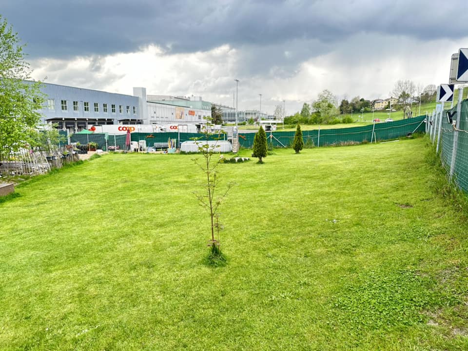 Trainingswiese eingezäunt